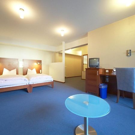 Landhotel Zum Schwanen Mit Restaurant Mona Liza Osthofen Kültér fotó