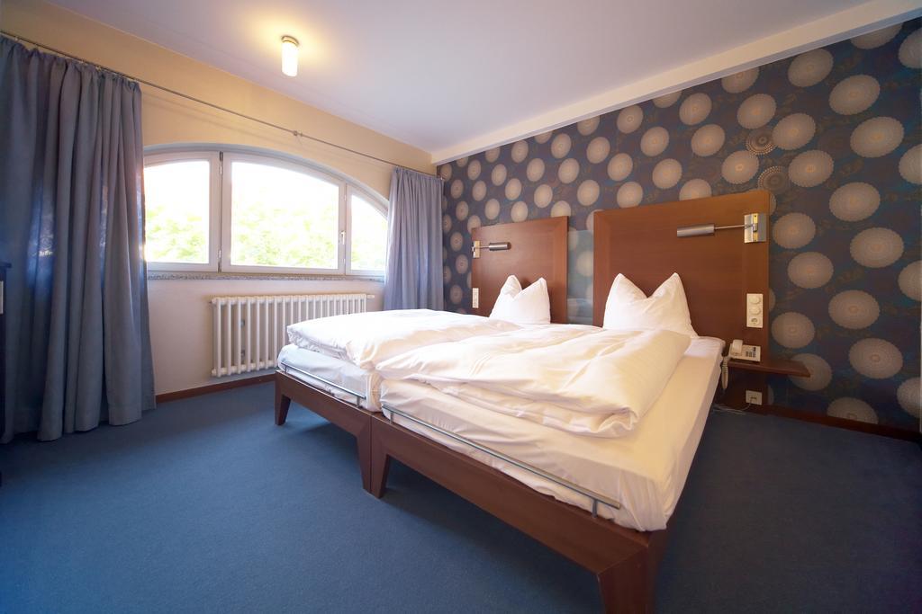 Landhotel Zum Schwanen Mit Restaurant Mona Liza Osthofen Kültér fotó